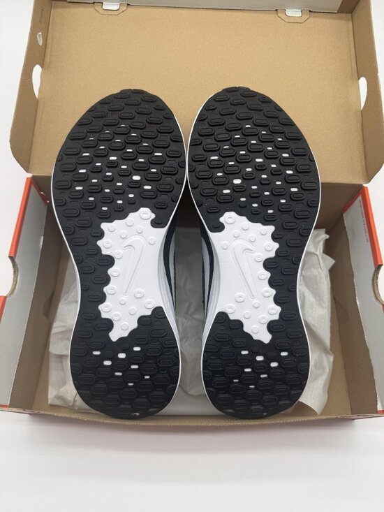 New Nike Revolution 7 Shoes Mens Size 13 Black White Running Comfort FB2207 001 main image 7